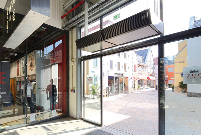 Entrance of a shopping mall with door air curtains